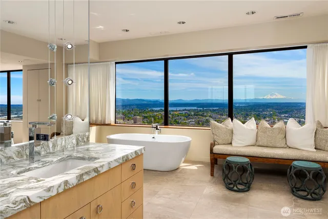 $8,600,000 | 1301 Spring Street, Unit PH32, Seattle, WA 98104