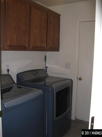 17780 Fairfax Court Reno, NV 89508 - Photo 9 of 13 a utility room with dryer and washer