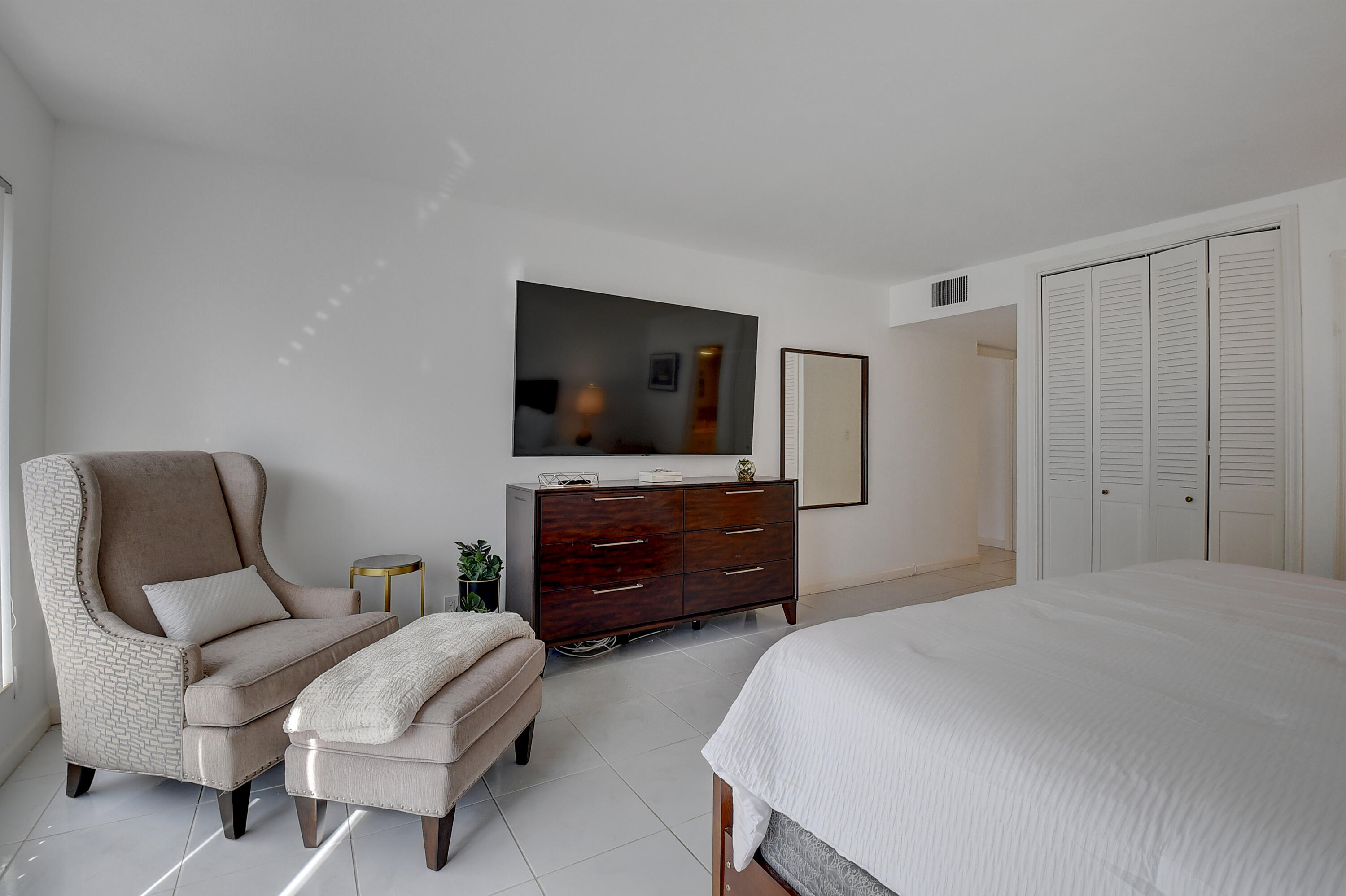 2066 North Ocean Boulevard, Unit 2NW Boca Raton, FL 33431 - Photo 12 of 25 BEDROOM 2