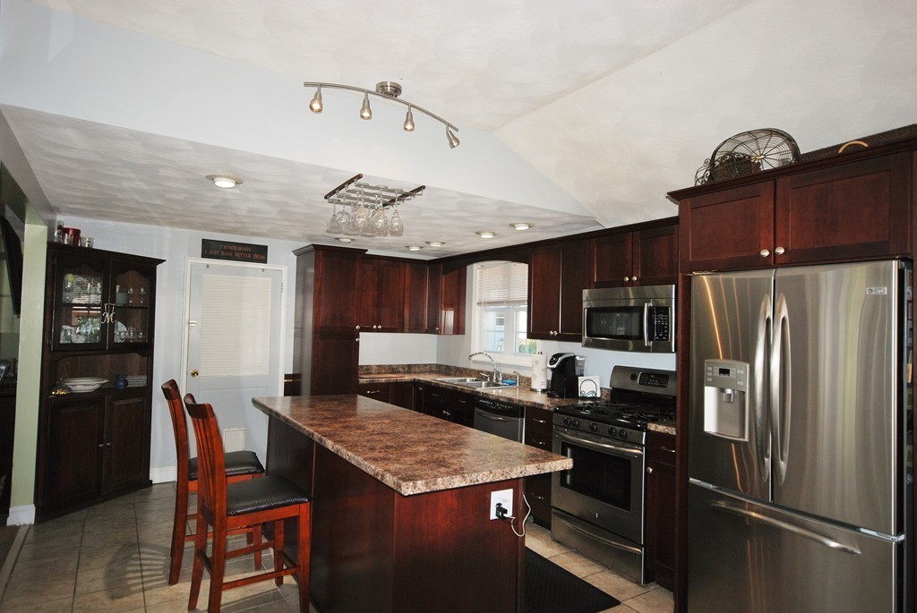 29 Elizabeth Road Billerica, MA 01821 - Photo 5 of 24 Gallery Image 5