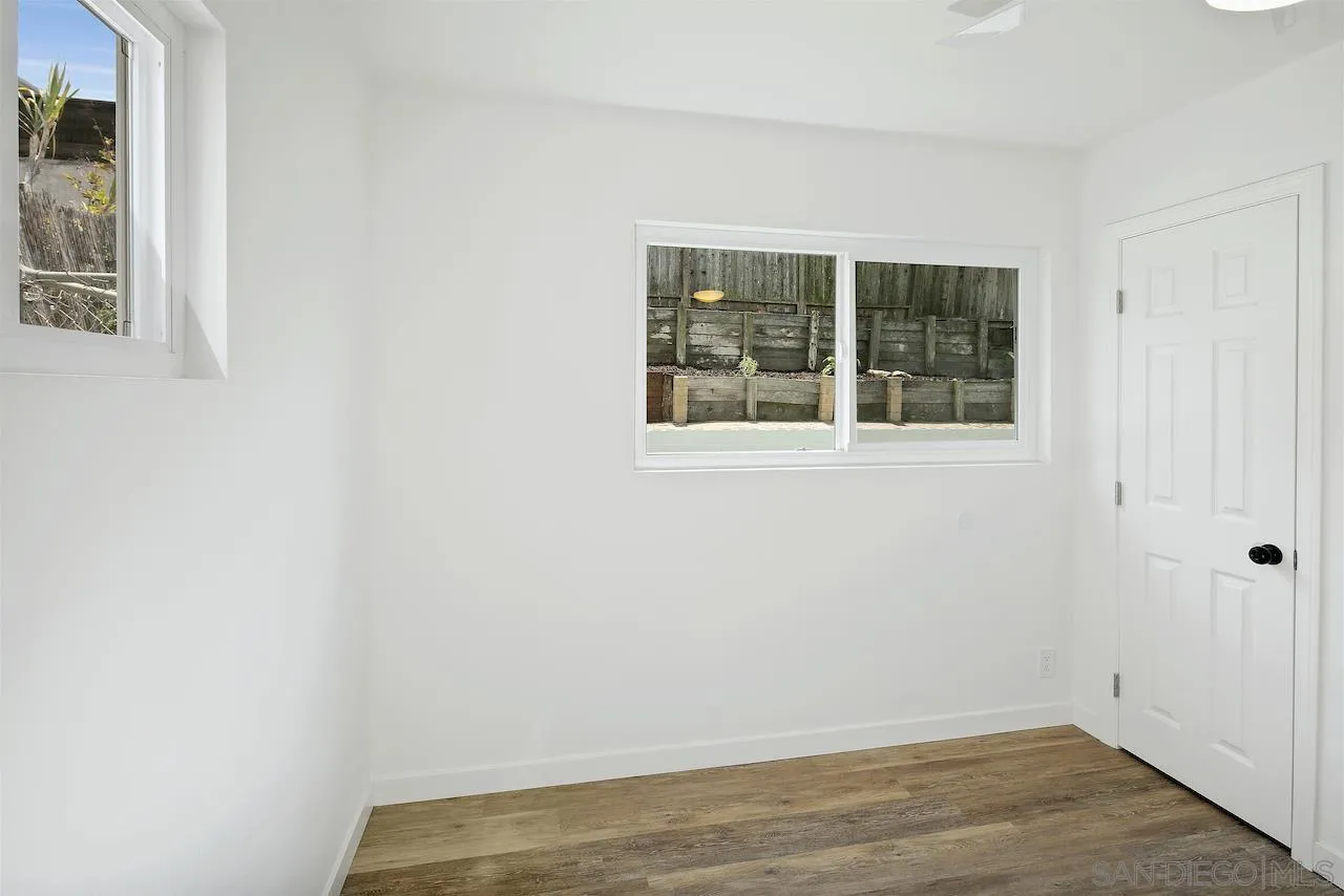 725 Cathy Lane Encinitas, CA 92007 - Photo 20 of 31 an empty room with a window