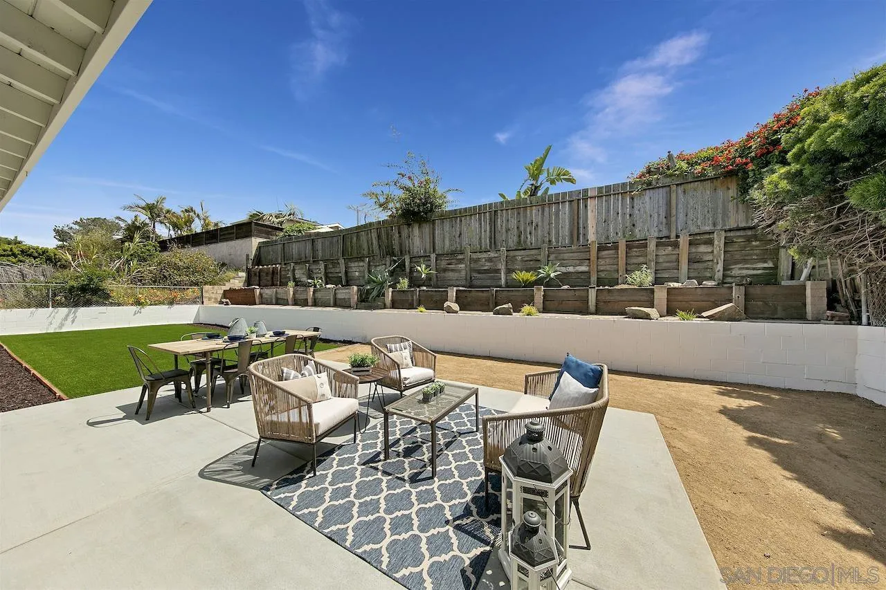 725 Cathy Lane Encinitas, CA 92007 - Photo 23 of 31 a outdoor view with a sitting space