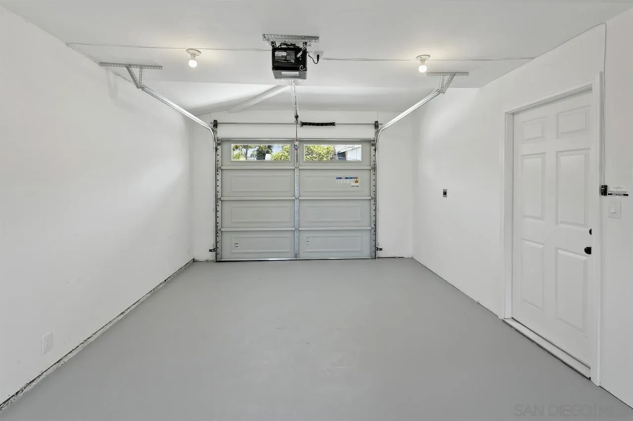 725 Cathy Lane Encinitas, CA 92007 - Photo 26 of 31 a view of a garage room