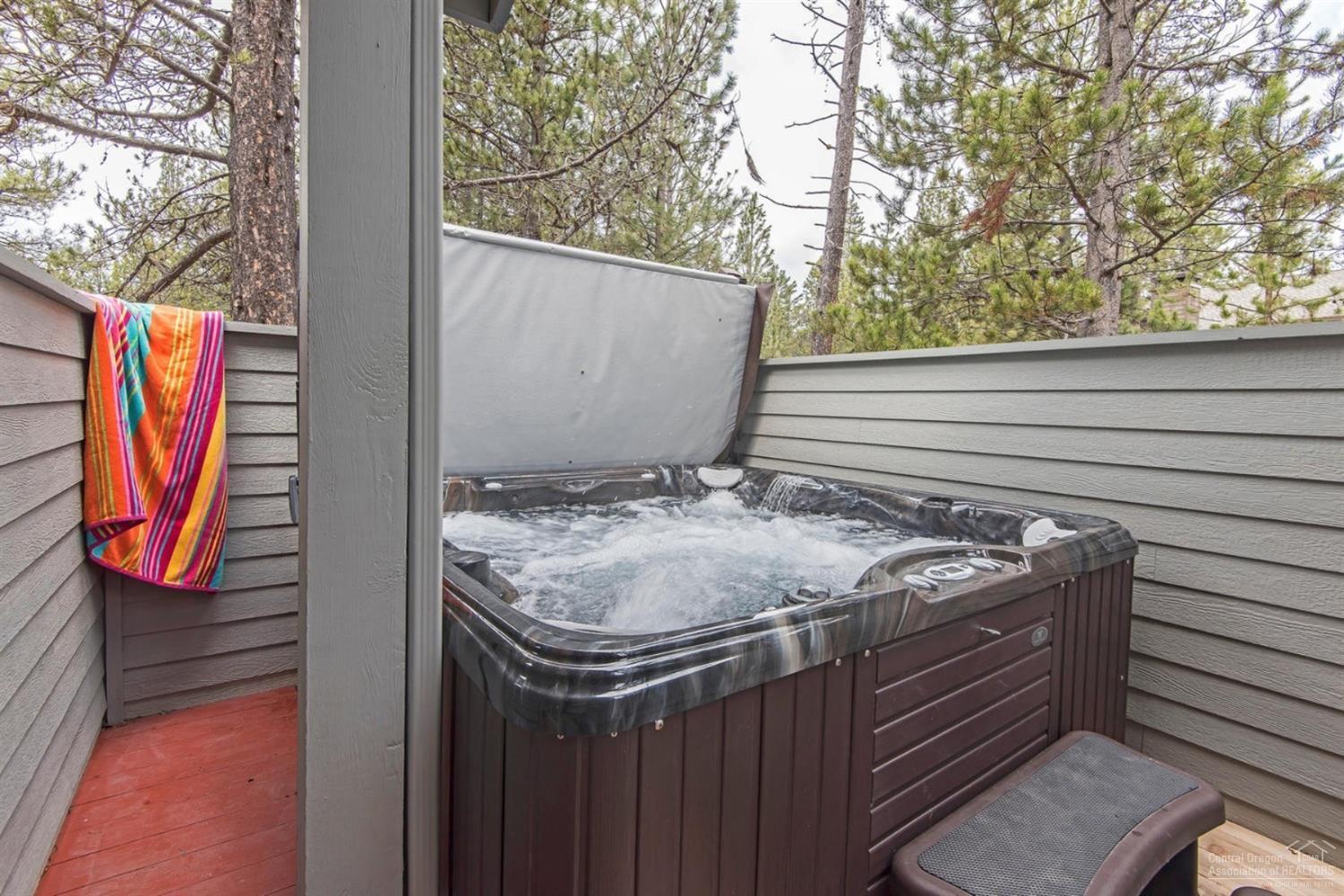 58043 Kinglet Road Sunriver, OR 97707 - Photo 15 of 18 The ultimate hot tub experience! This ho