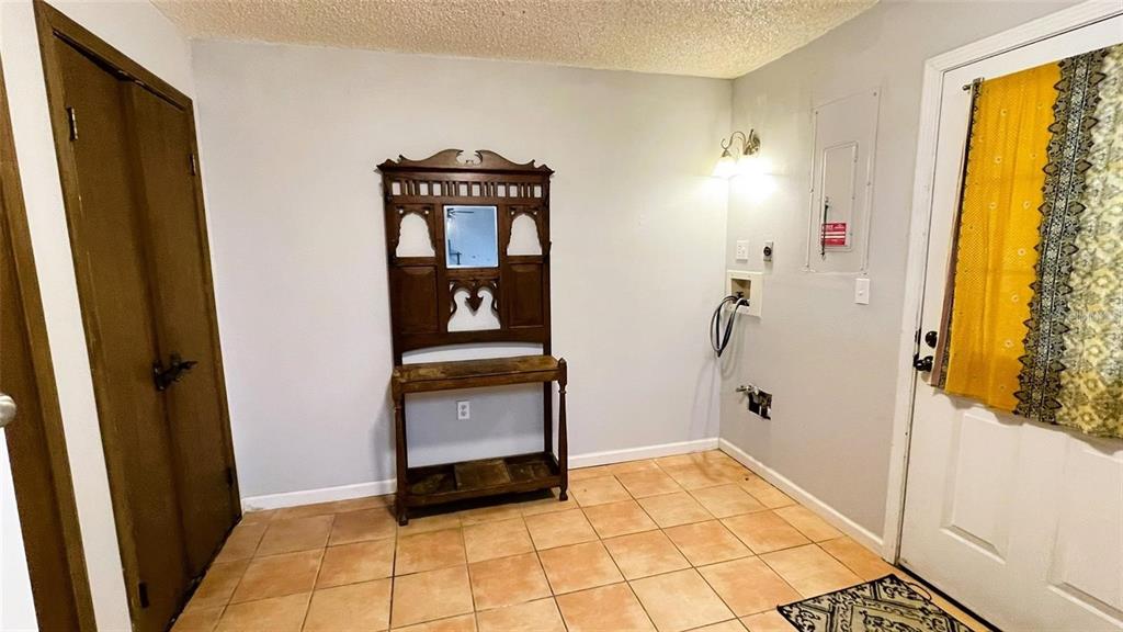 151 Twin Lakes Road Hawthorne, FL 32640 - Photo 17 of 28 a view of an entryway door