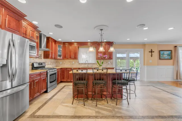 $1,399,000 | 10 Field Avenue, Hicksville, NY 11801