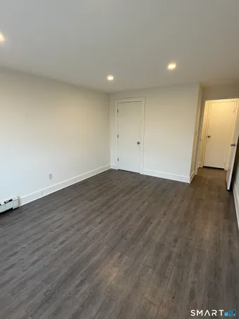 $1,300 | 70 Farmington Avenue, Unit 4E, New London, CT 06320