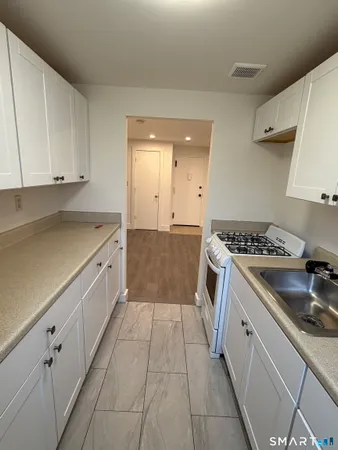 $1,300 | 70 Farmington Avenue, Unit 4E, New London, CT 06320