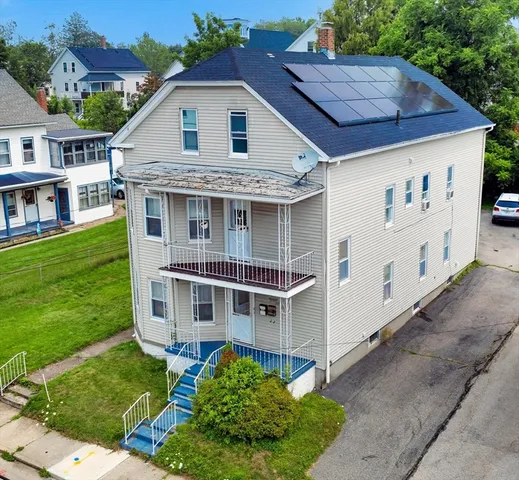 a view of a house with a yard