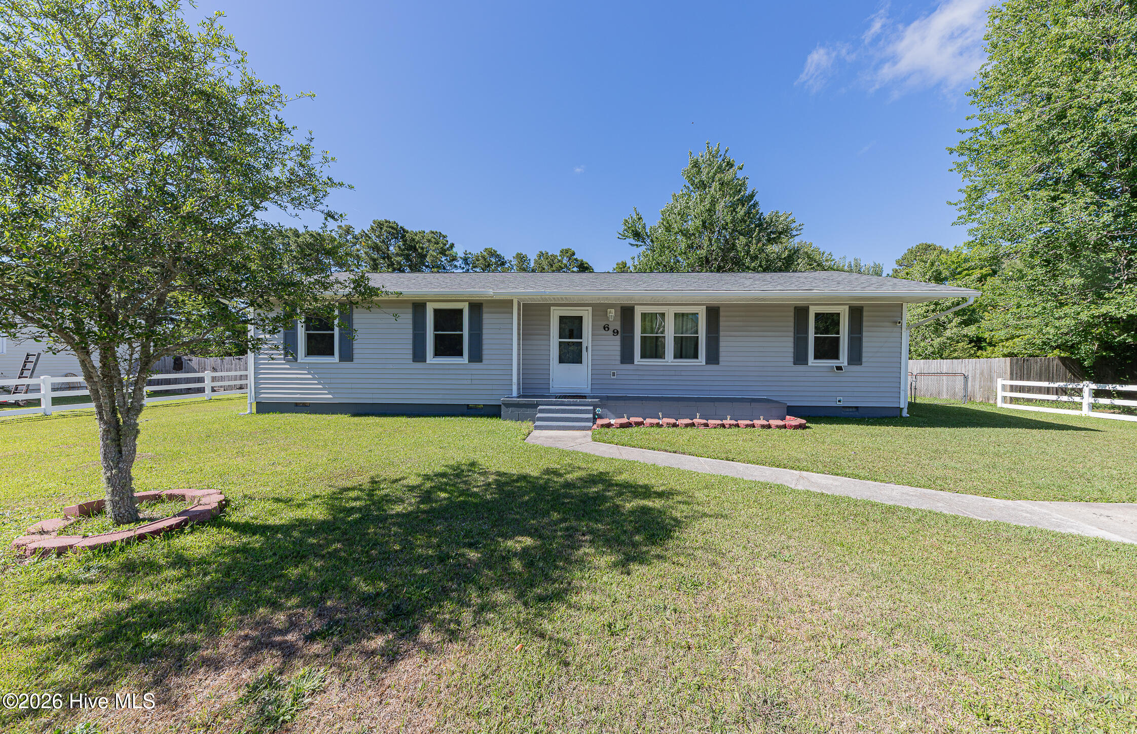 69 Sanders Drive Hubert, NC 28539 - Photo 1 of 33 front