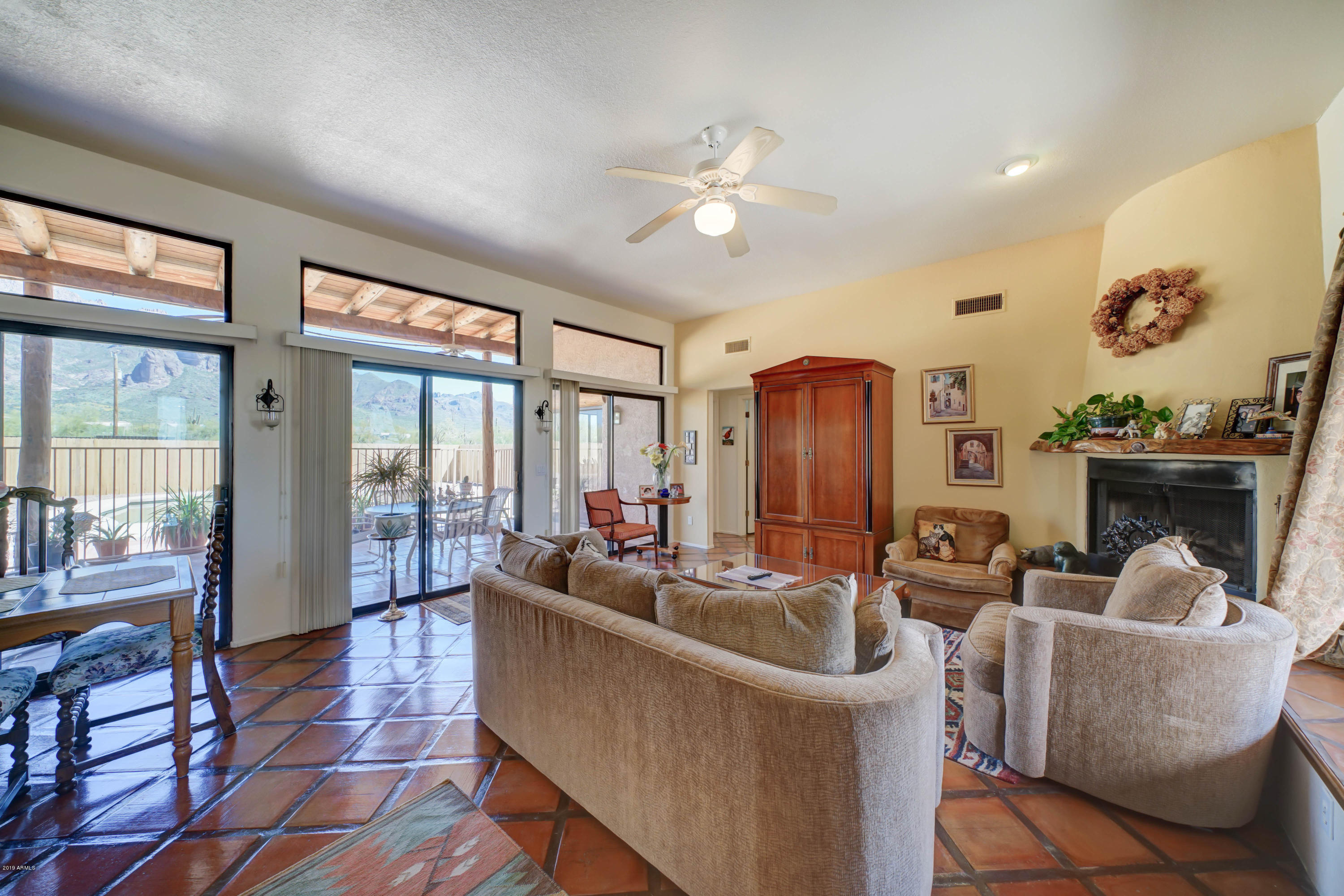 1049 North Sun Road Apache Junction, AZ 85119 - Photo 5 of 28 1049 N Sun Road-5