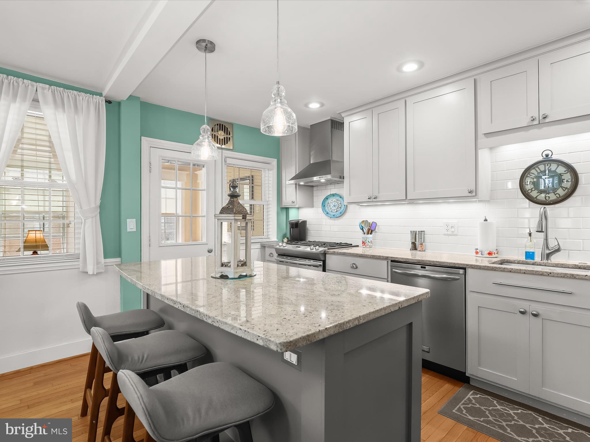 411 Greenlow Road Baltimore, MD 21228 - Photo 17 of 59 Pendant Lighting - Decorative Backsplash