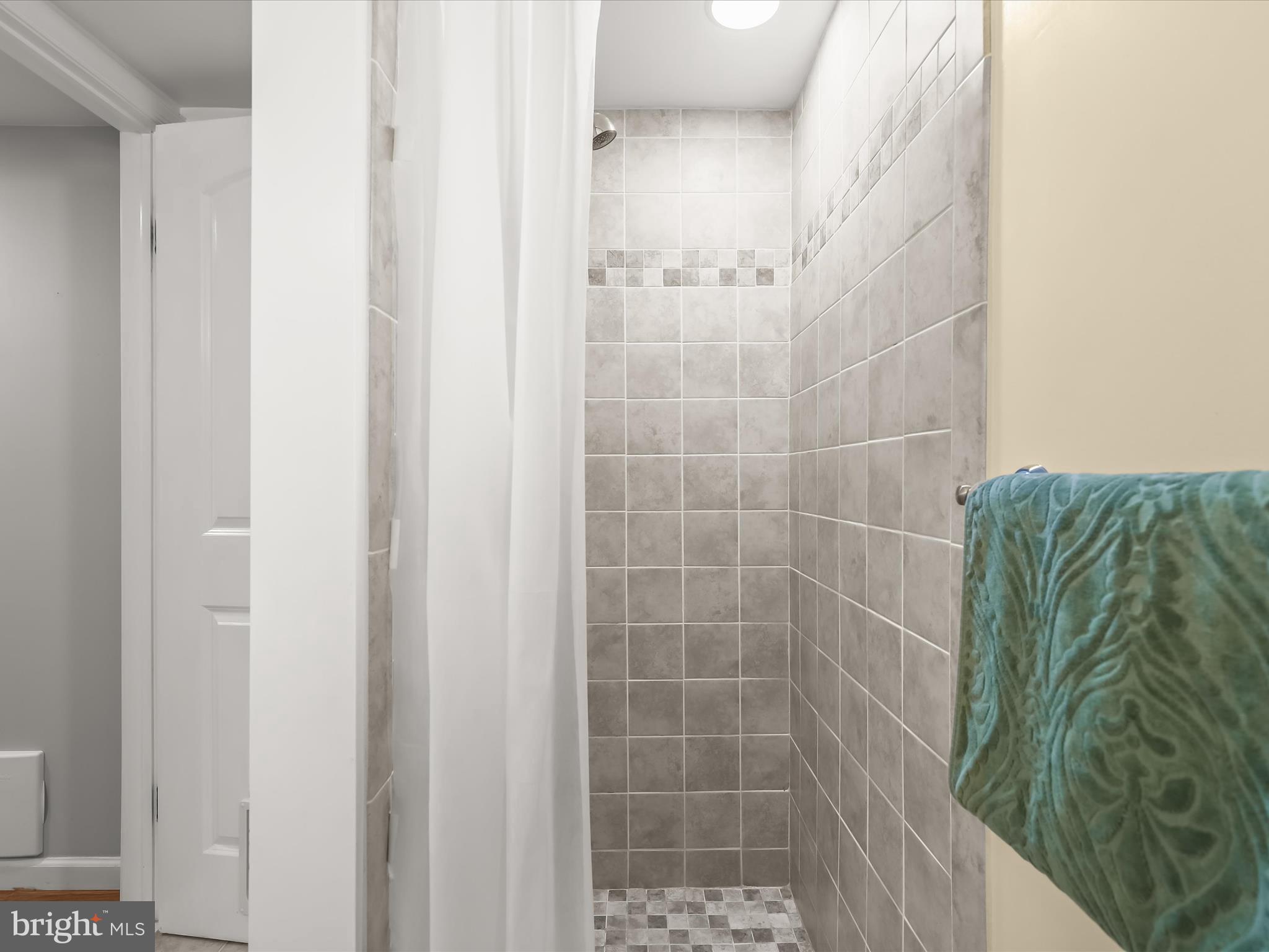 411 Greenlow Road Baltimore, MD 21228 - Photo 41 of 59 Full Bath