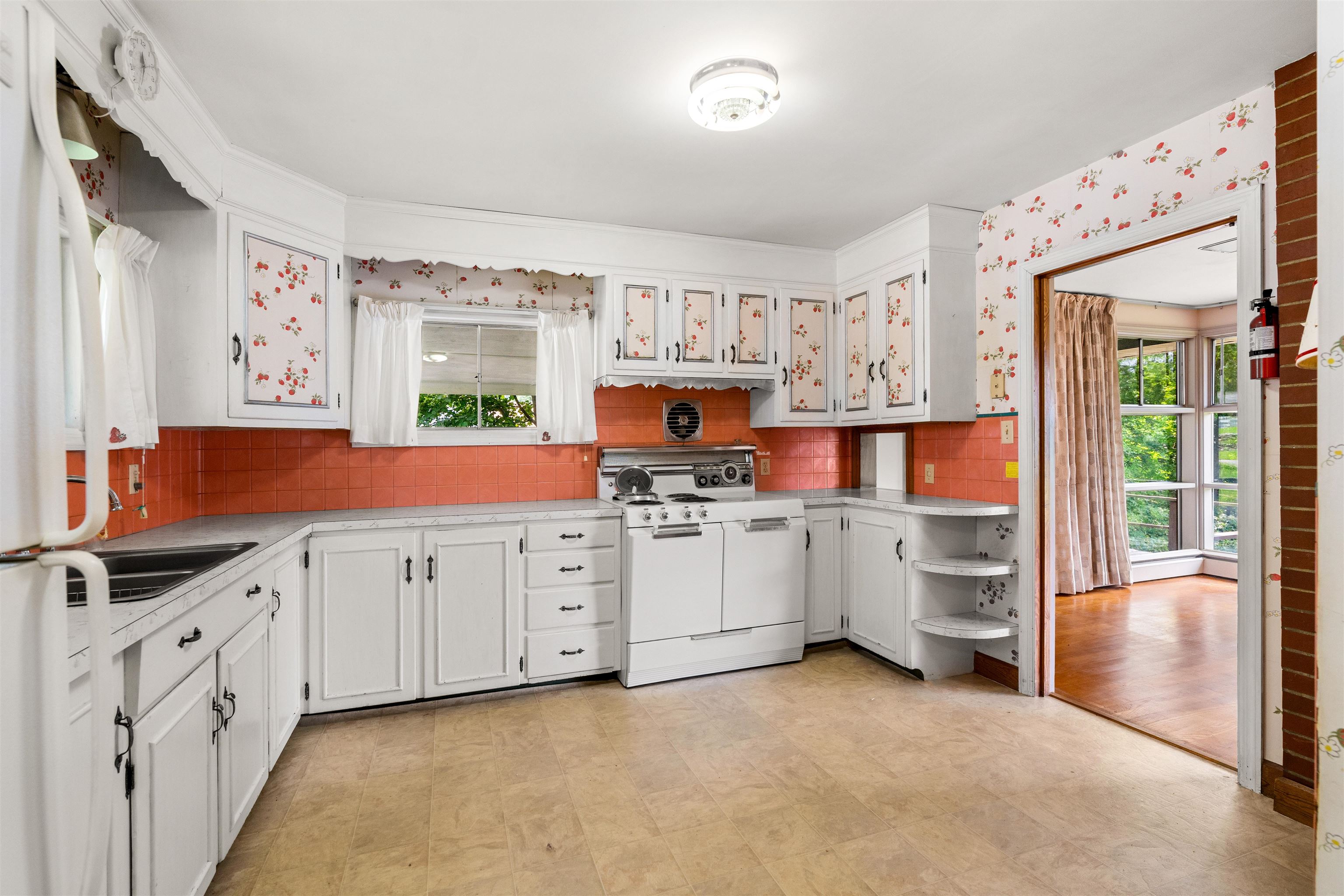 177 Kennard Road Manchester, NH 03104 - Photo 5 of 39 Gallery Image 5