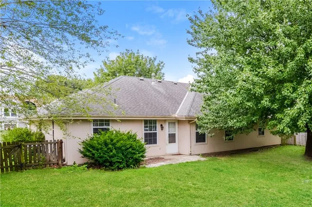 $1,810 | 1602 Cooper Drive, Raymore, MO 64083