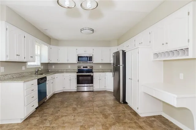 $1,810 | 1602 Cooper Drive, Raymore, MO 64083