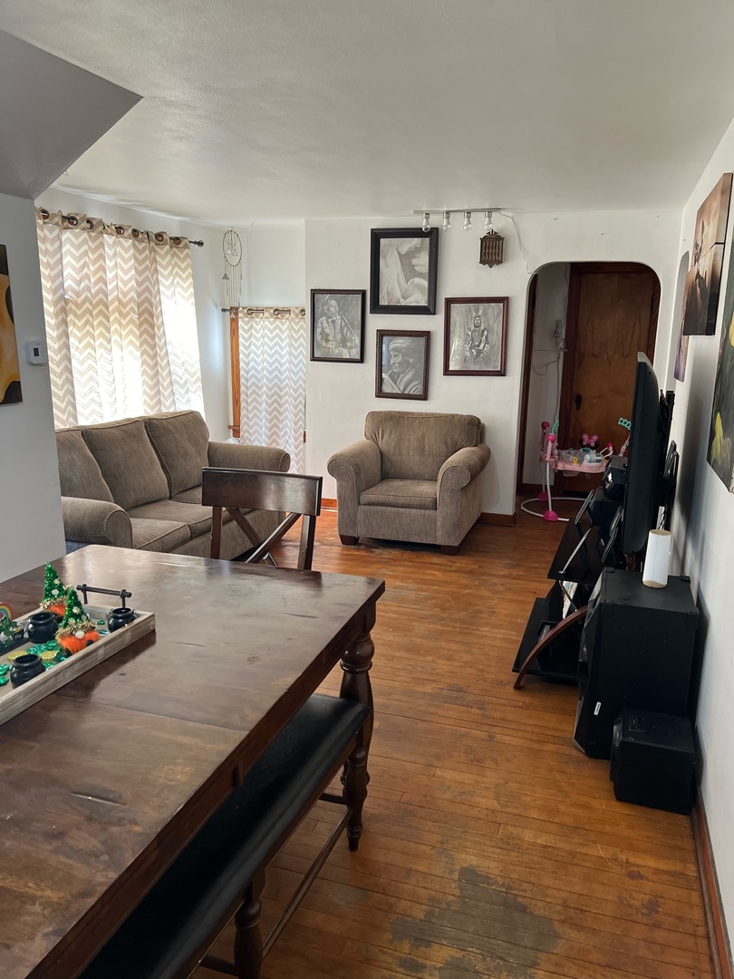 1449 Main Street Crete, IL 60417 - Photo 2 of 4 a living room with furniture gym equipment and a window