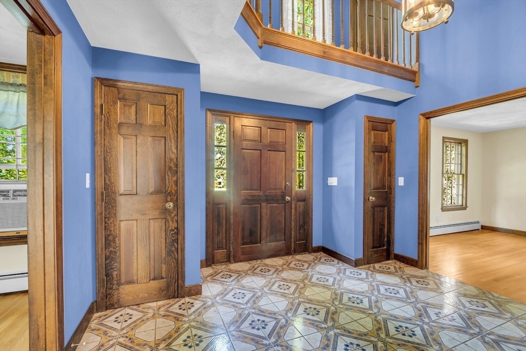 127 Quail Run Road North Andover, MA 01845 - Photo 4 of 29 Gallery Image 4