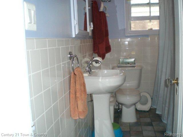 69 Oriole Road Pontiac, MI 48341 - Photo 5 of 15 Main Bath