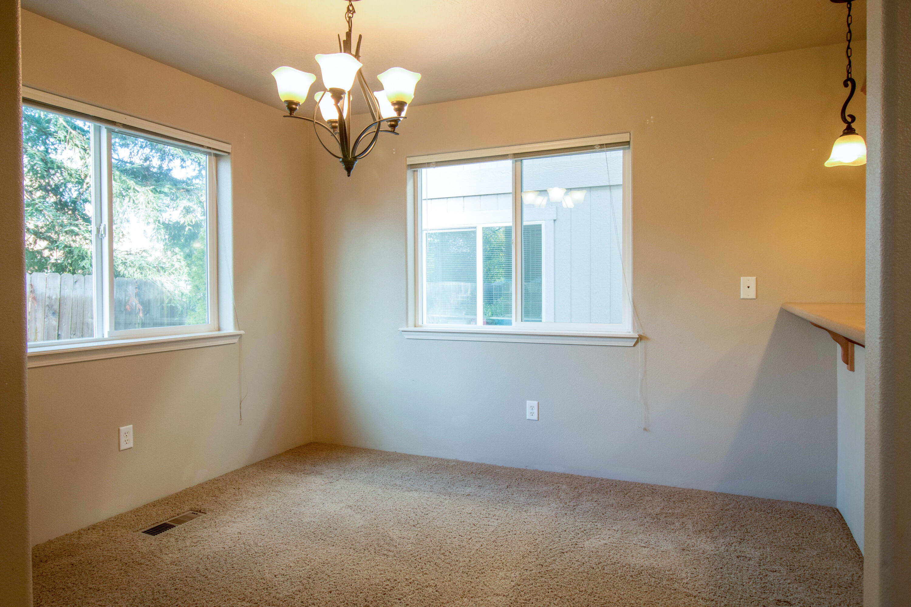 622-624 Midway Road Medford, OR 97501 - Photo 6 of 19 Dining Room