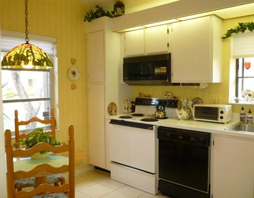 8330 Springtree Road Boca Raton, FL 33496 - Photo 2 of 13 Eat in Kitchen