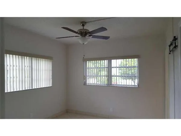 $1,200 | 5800 Margate Boulevard, Unit 725, Margate, FL 33063