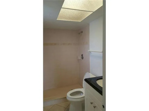 $1,200 | 5800 Margate Boulevard, Unit 725, Margate, FL 33063