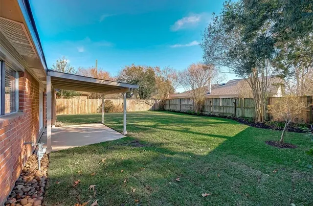 a view of a house with a backyard