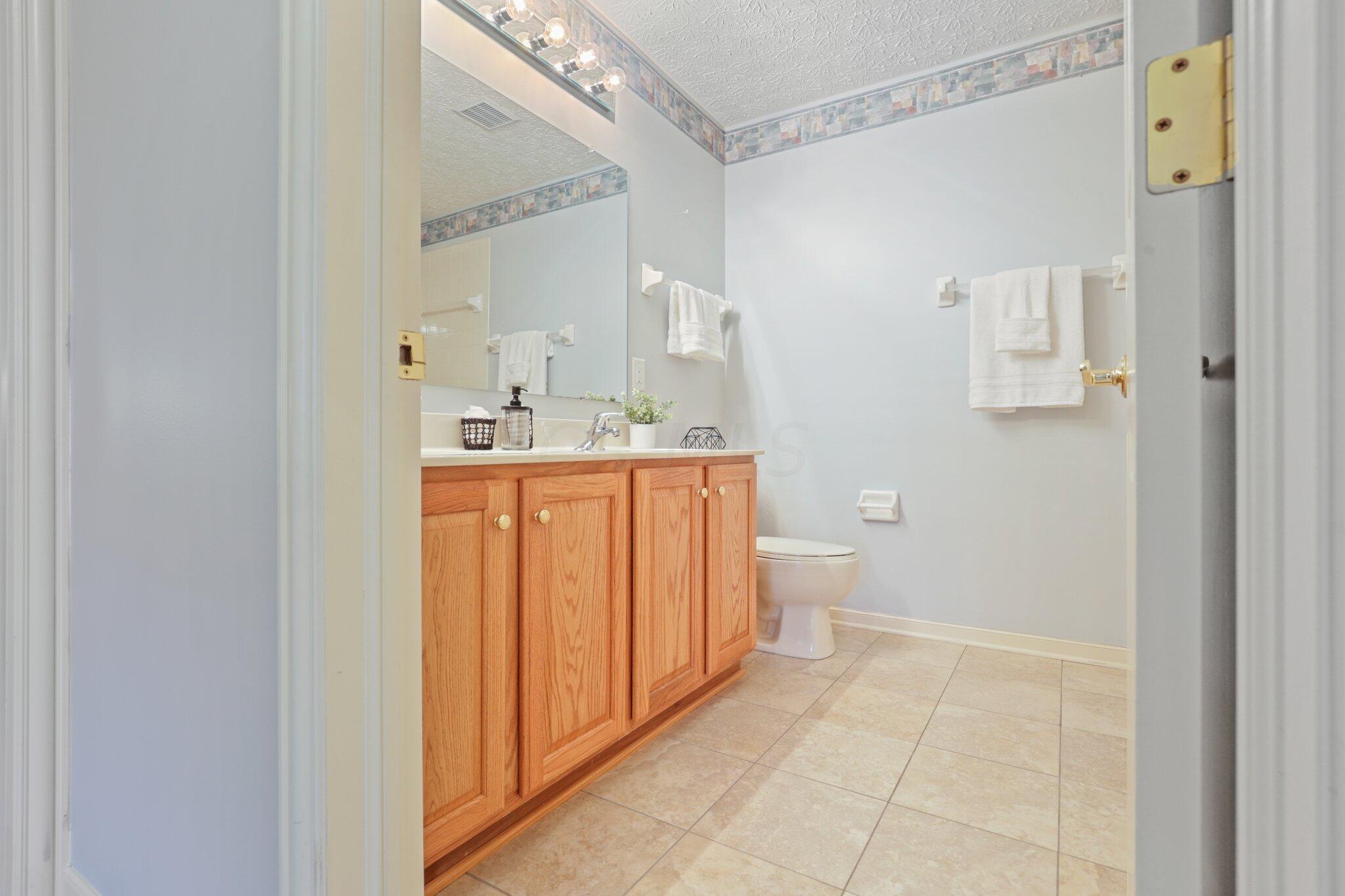145 Rivers Edge Way Columbus, OH 43230 - Photo 46 of 69 Upstairs Hall Bath