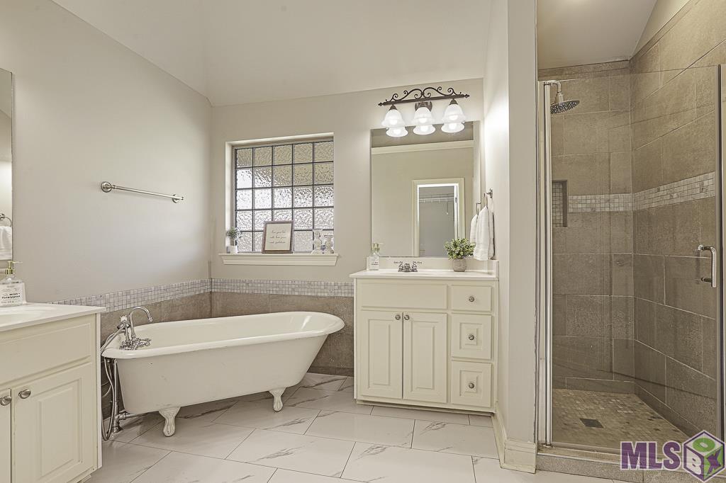 17715 Doc Bar Avenue Baton Rouge, LA 70817 - Photo 12 of 27 Primary bathroom