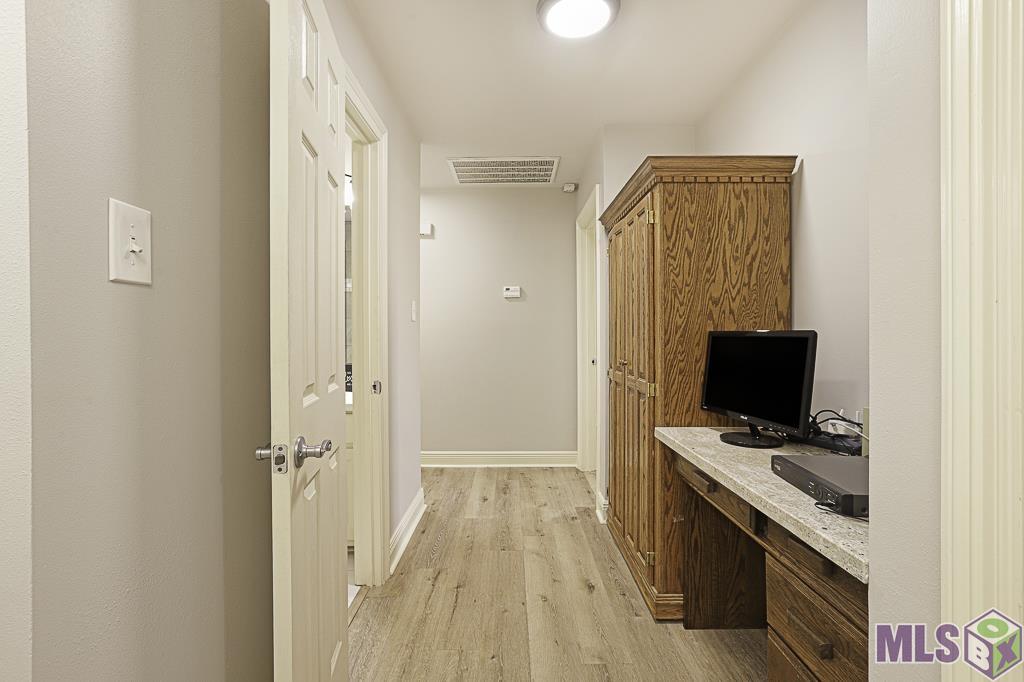 17715 Doc Bar Avenue Baton Rouge, LA 70817 - Photo 16 of 27 Hallway