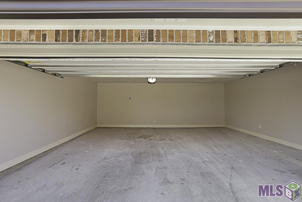 17715 Doc Bar Avenue Baton Rouge, LA 70817 - Photo 21 of 27 Garage