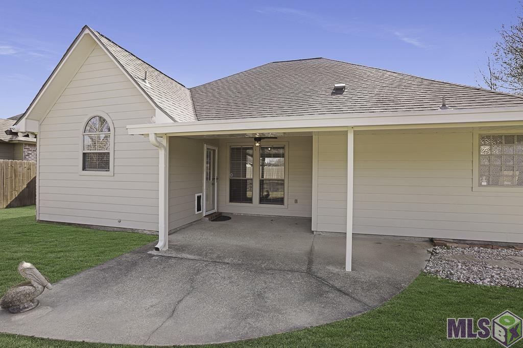 17715 Doc Bar Avenue Baton Rouge, LA 70817 - Photo 21 of 26 Back Patio