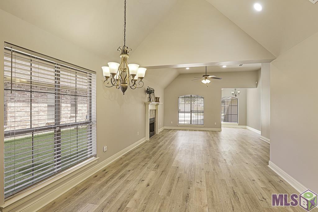 17715 Doc Bar Avenue Baton Rouge, LA 70817 - Photo 7 of 27 Dining/living room