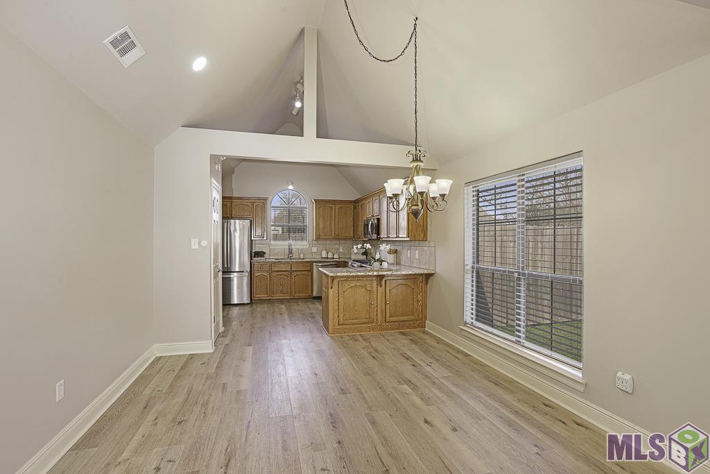 17715 Doc Bar Avenue Baton Rouge, LA 70817 - Photo 8 of 27 Dining/kitchen