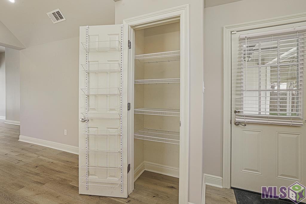 17715 Doc Bar Avenue Baton Rouge, LA 70817 - Photo 10 of 27 Pantry
