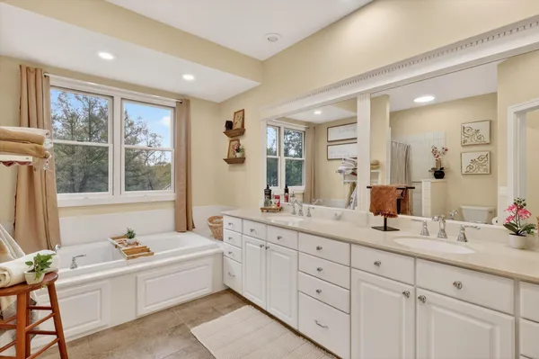 $539,900 | 9196 Shade Tree Circle, Galesburg, MI 49053
