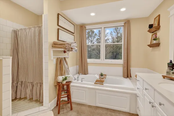 $539,900 | 9196 Shade Tree Circle, Galesburg, MI 49053
