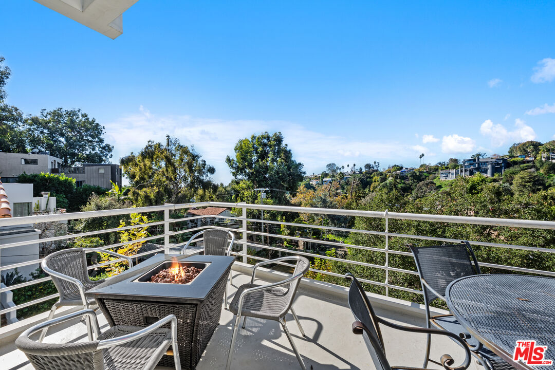477 Upper Mesa Road Santa Monica, CA 90402 - Photo 16 of 30