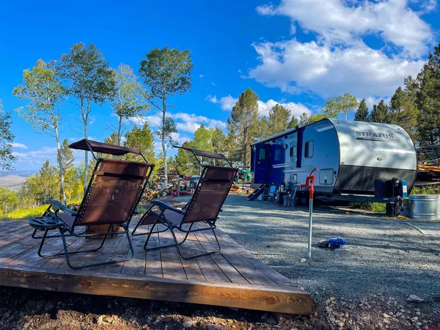 a wooden bench sitting in front of a building