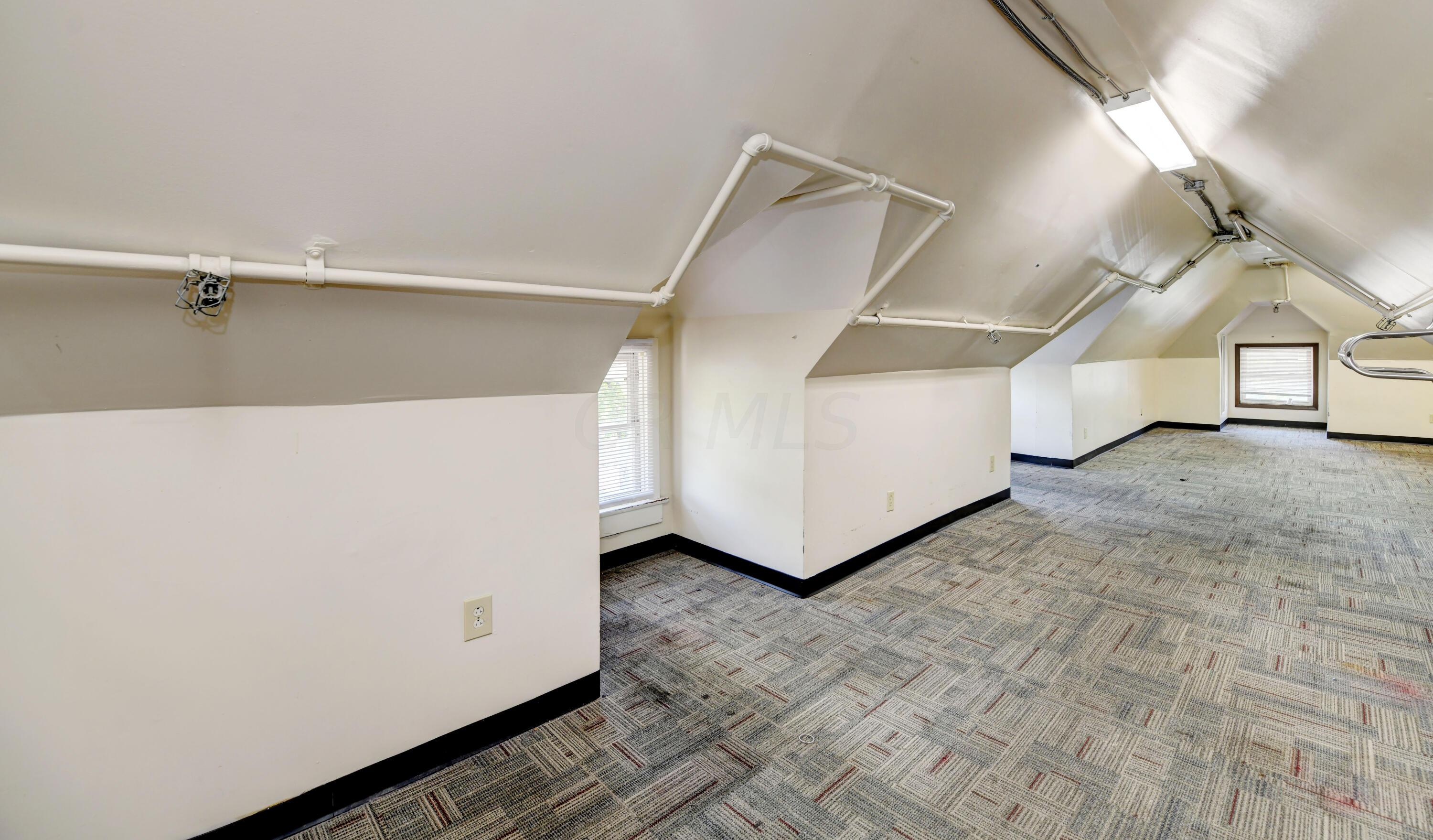 868 Bryden Road Columbus, OH 43205 - Photo 40 of 47 Third Floor Living Space (5)