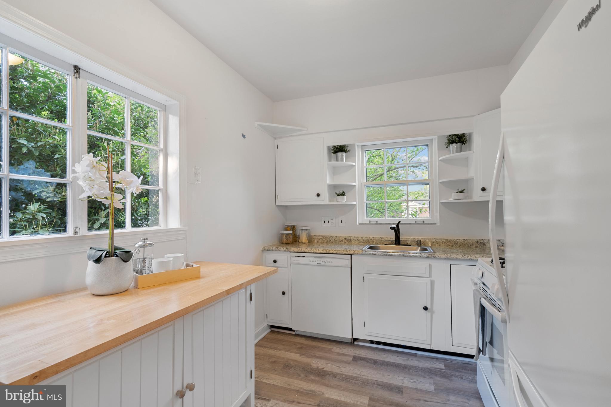 1650 Foxhall Road Northwest Washington, DC 20007 - Photo 12 of 34 Kitchen