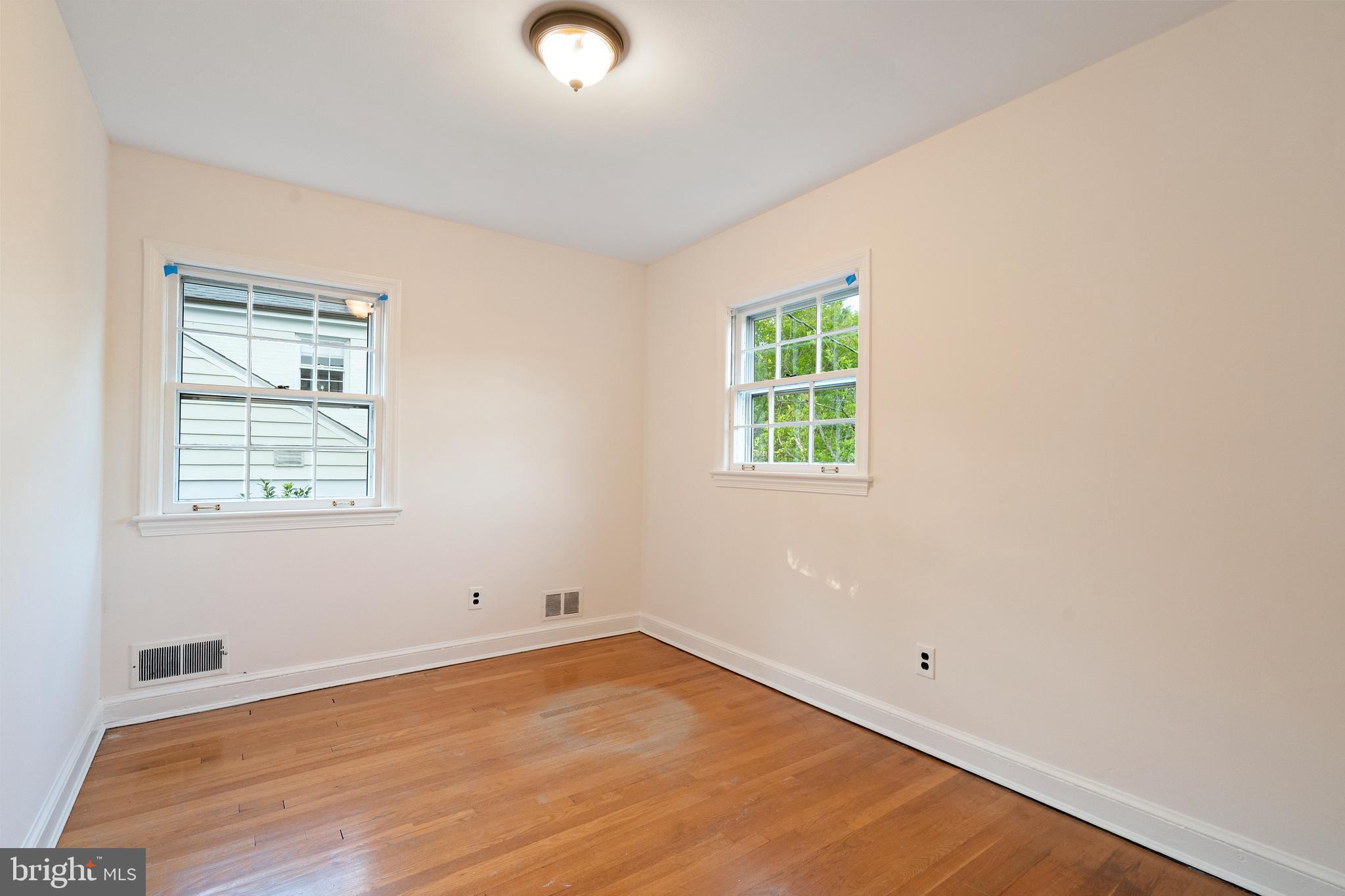 1650 Foxhall Road Northwest Washington, DC 20007 - Photo 22 of 34 Bedroom