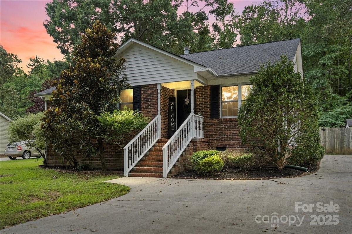 124 Roberts Avenue York, SC 29745 - Photo 2 of 31