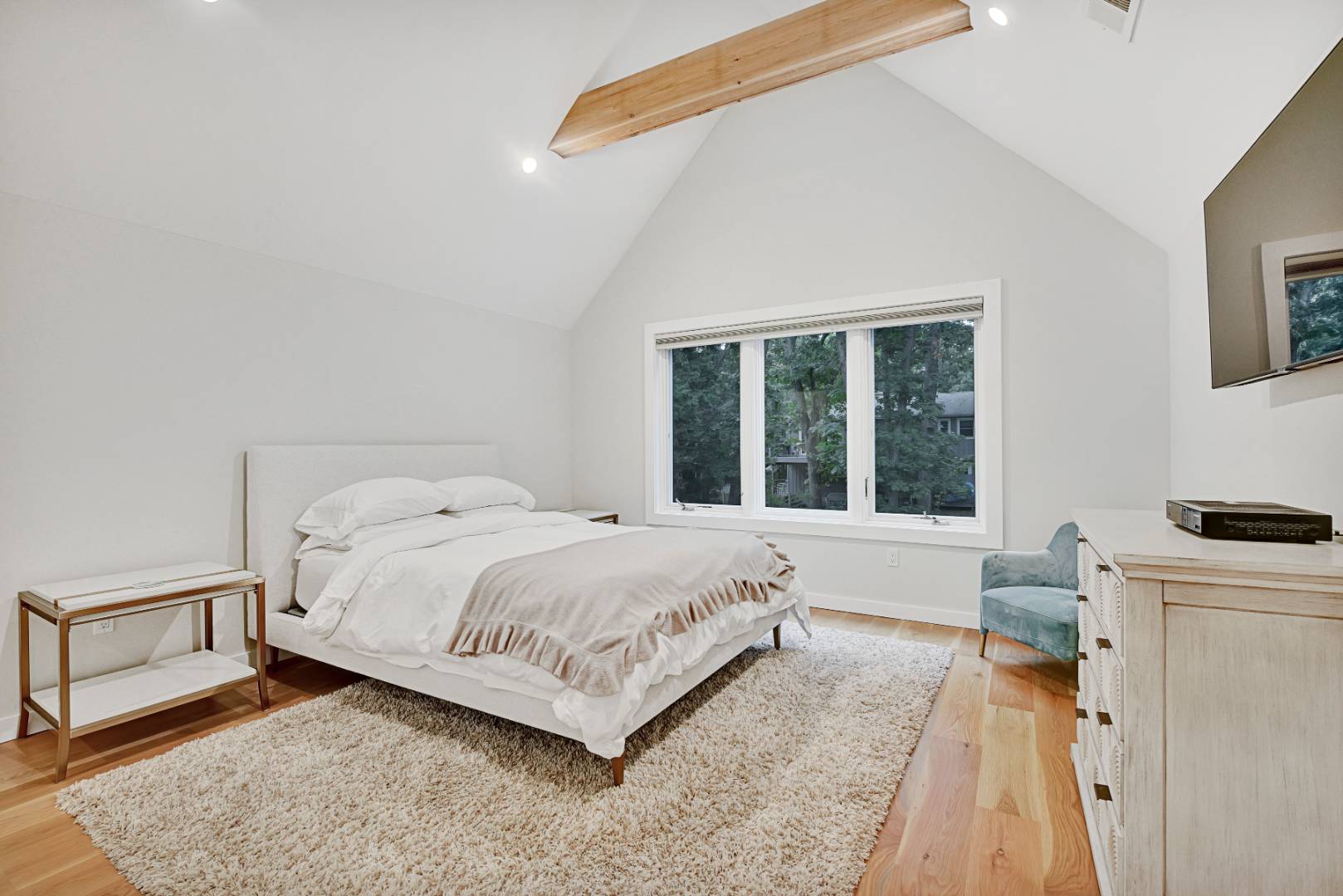 44 Richards Drive Sag Harbor, NY 11963 - Photo 20 of 37 a bedroom with a bed and a large window