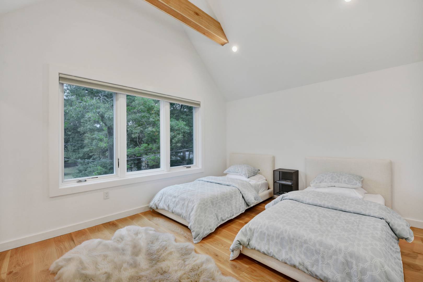 44 Richards Drive Sag Harbor, NY 11963 - Photo 23 of 37 a bedroom with two beds and a window
