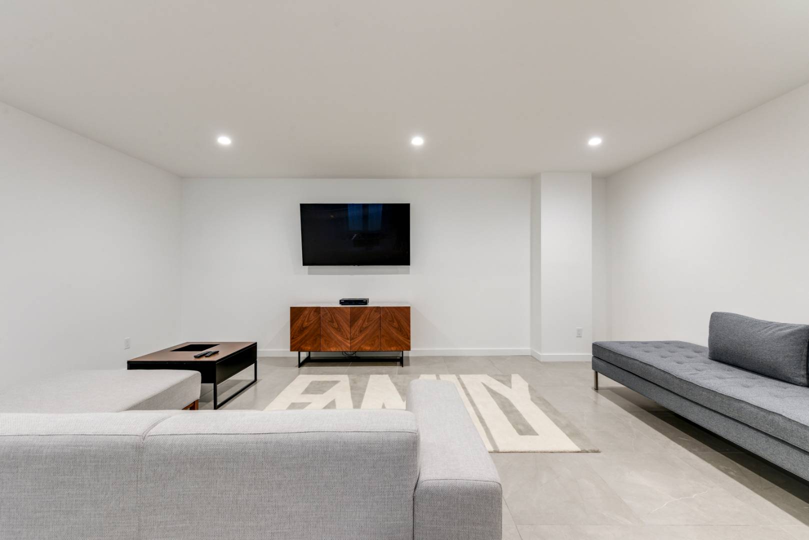 44 Richards Drive Sag Harbor, NY 11963 - Photo 28 of 37 a living room with furniture and a flat screen tv