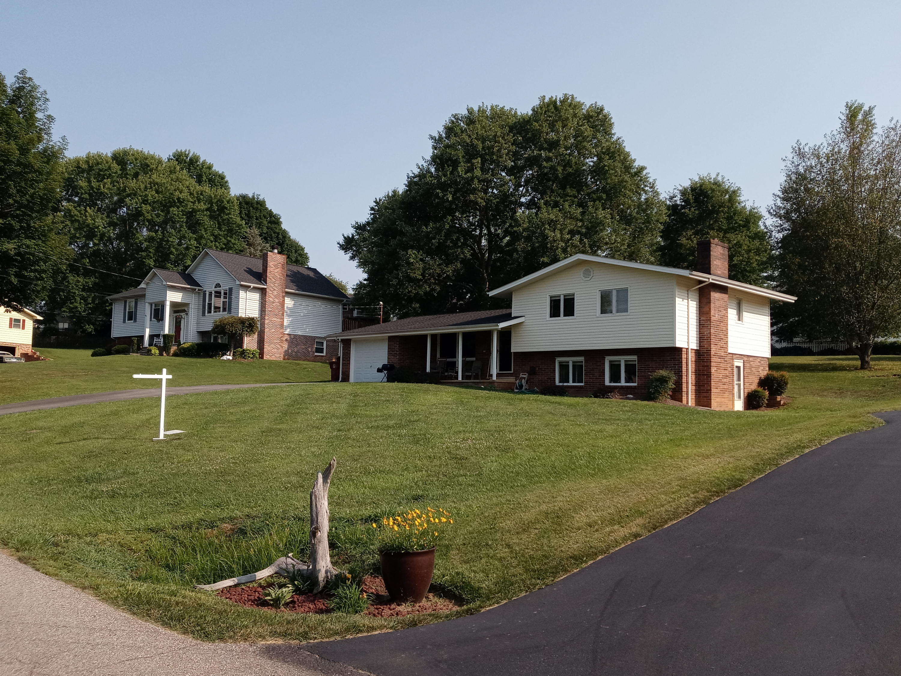 335 Cedar Point Road Johnson City, TN 37615 - Photo 2 of 23 20210723_173421