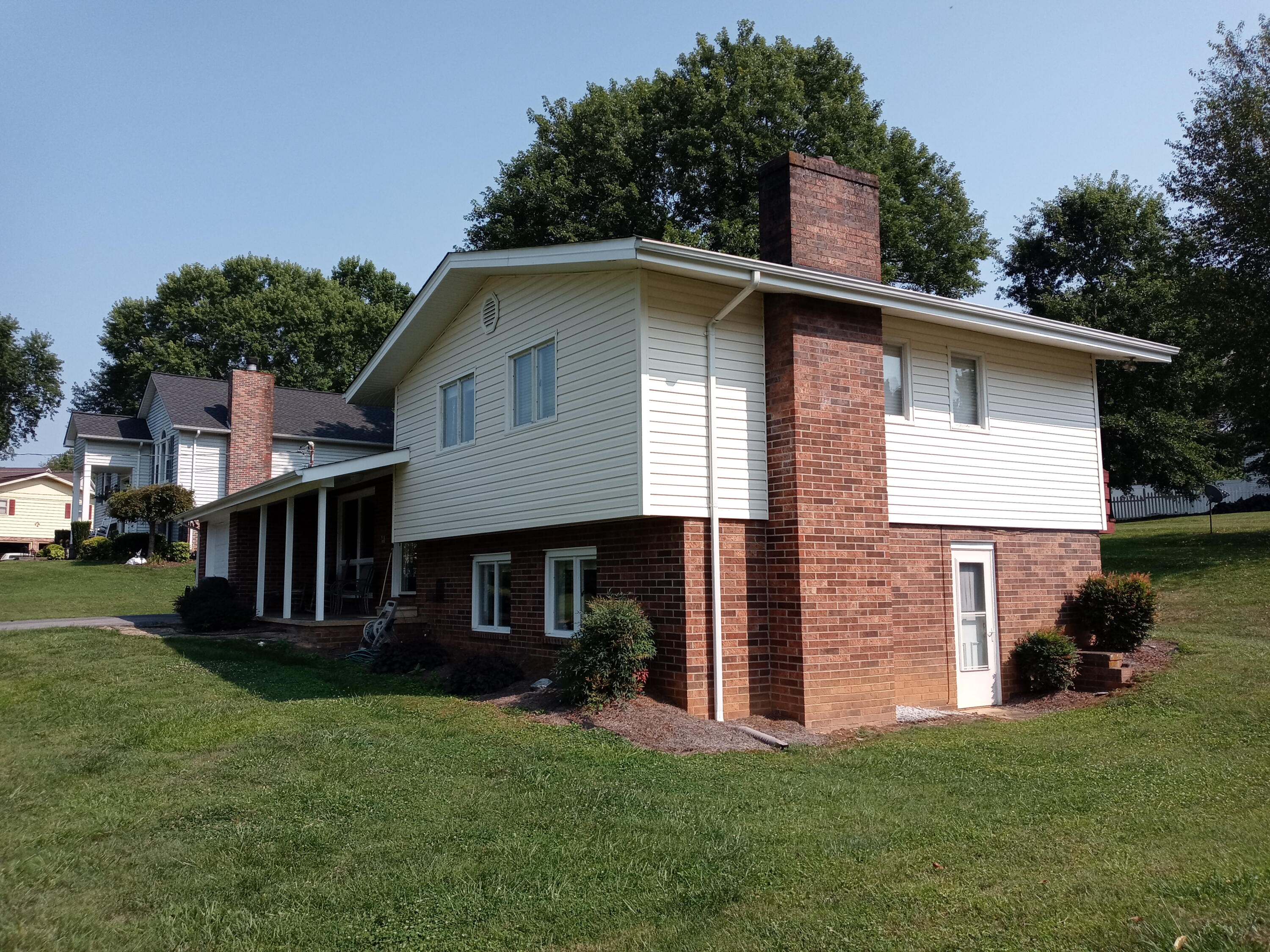 335 Cedar Point Road Johnson City, TN 37615 - Photo 3 of 23 20210723_165159