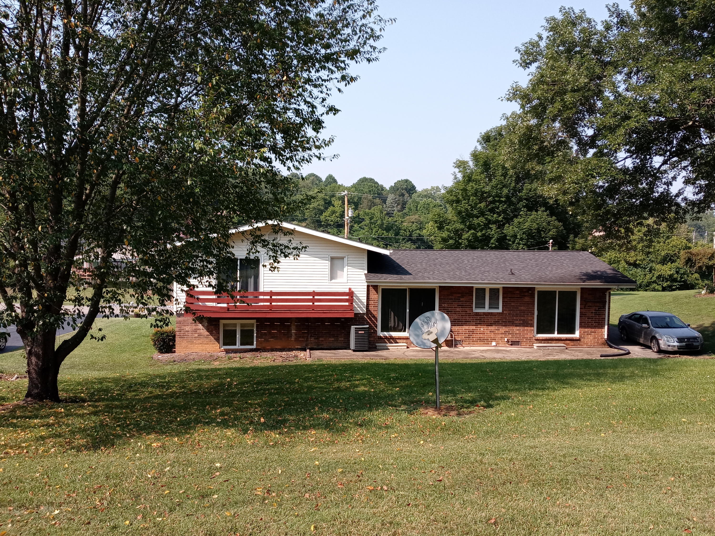 335 Cedar Point Road Johnson City, TN 37615 - Photo 4 of 23 20210723_165302